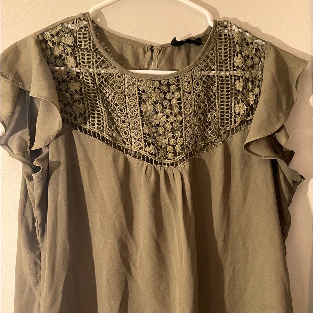 Women’s size L top